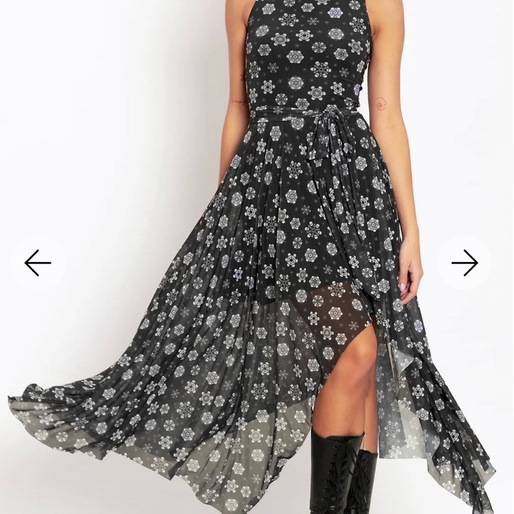 Skull flakes dance dress by BlackMilk
